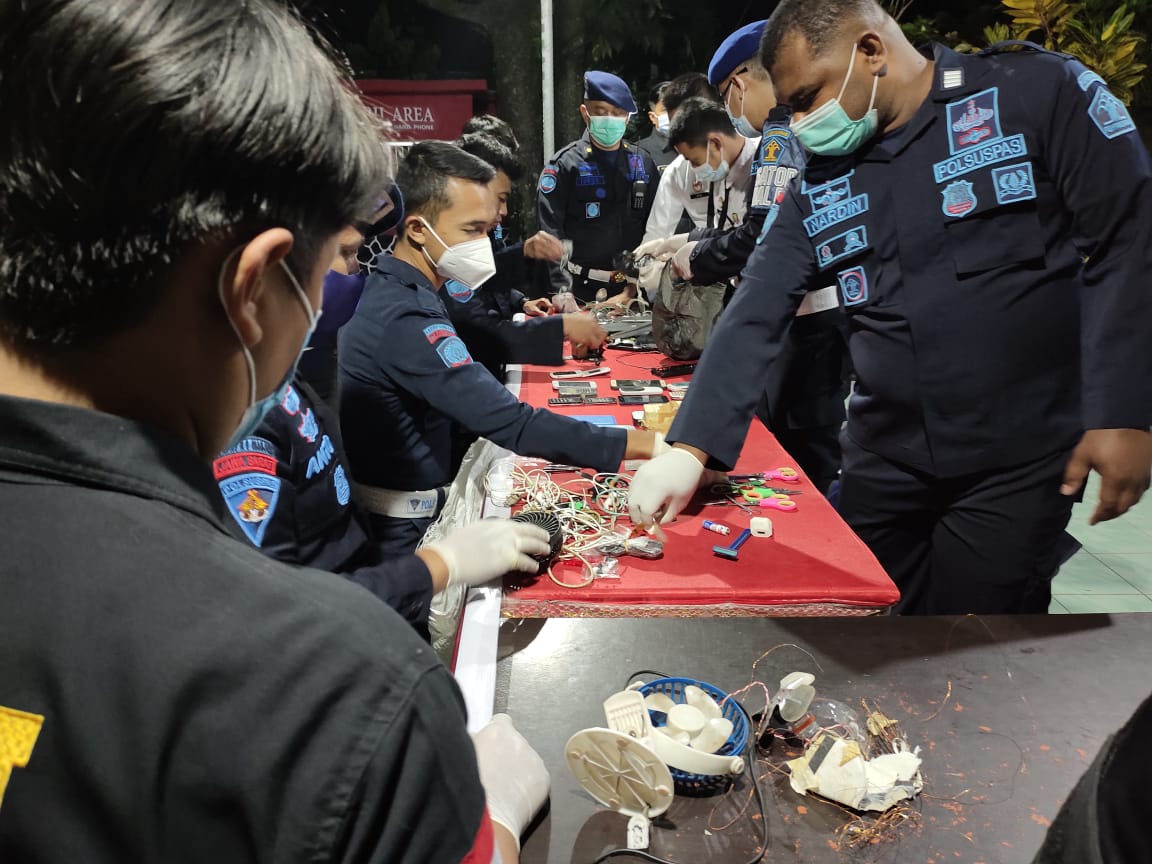 Belasan Handphone Milik WBP Lapas Kelas II B Cianjur Berhasil Diamankan Petugas Gabungan