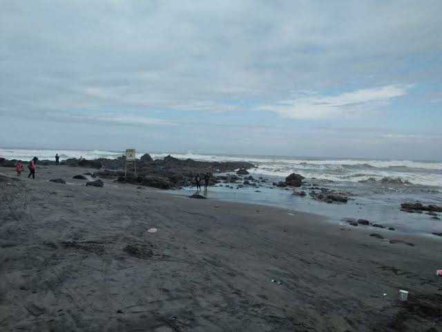 Waspada Gelombang Tinggi, Tim Retana Siaga di Pantai Cianjur Selatan