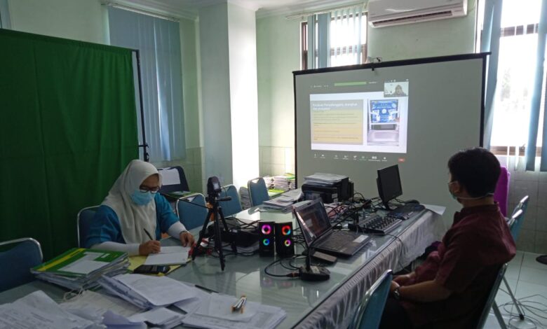 WEBINAR: RSUD Sayang saat melaksanakan webinar pendidikan bersama para guru, tenaga pendidik, dan tim medis puskesmas. (Foto: Riski Maulana/cianjurupdate.com)