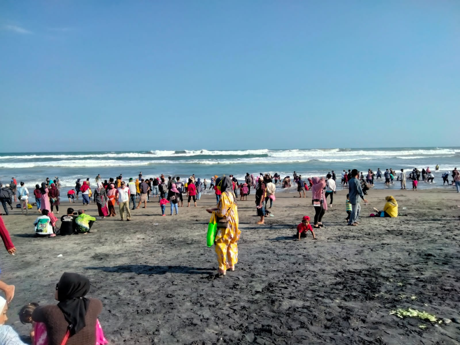 Wisatawan Membludak, Pantai Jayanti dan Cemara di Cianjur Selatan Ditutup!