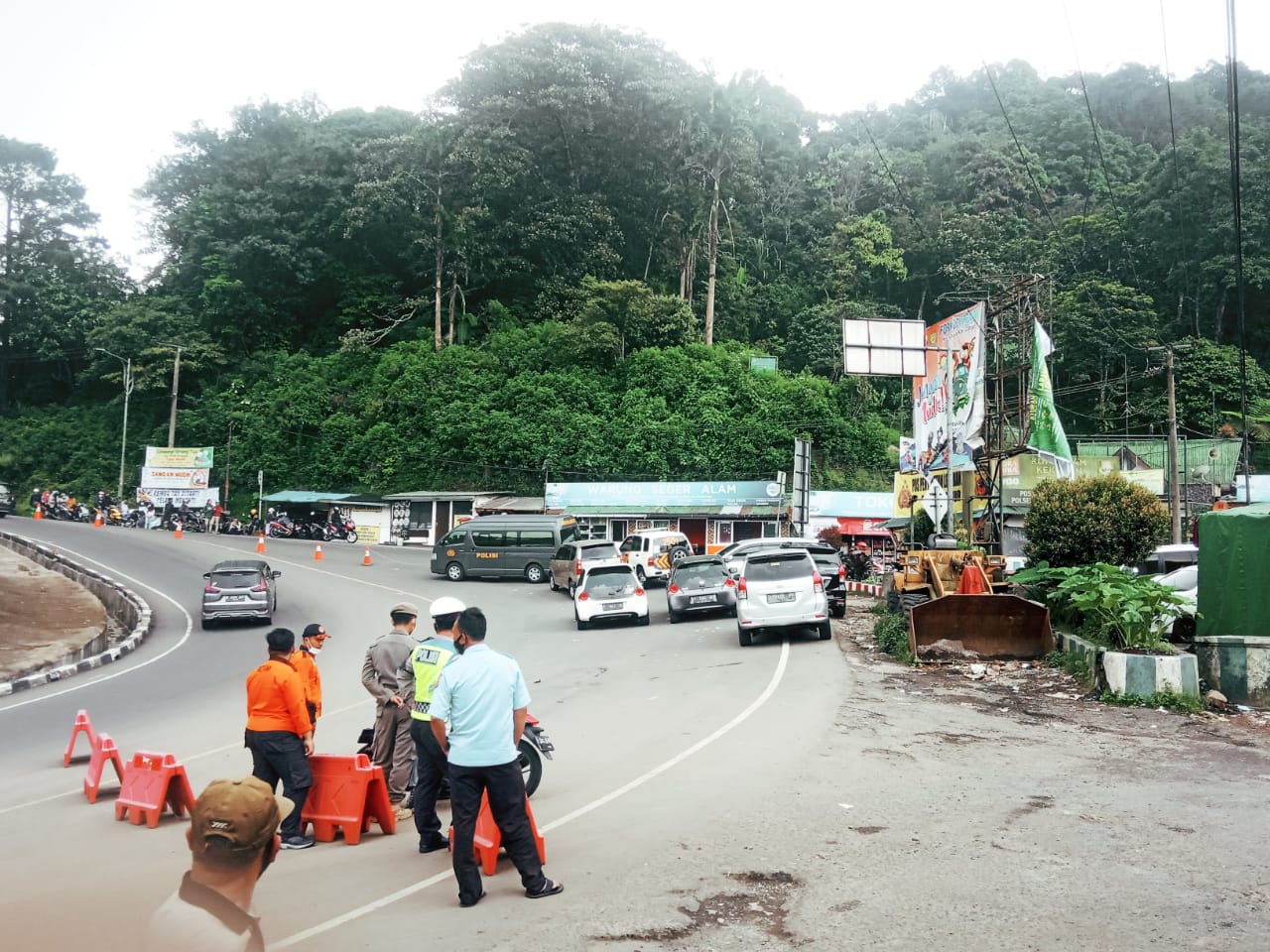 Penyekatan di Puncak, Ribuan Kendaraan Diputar Balik, Ada yang Ngambek Gegara Ditegur