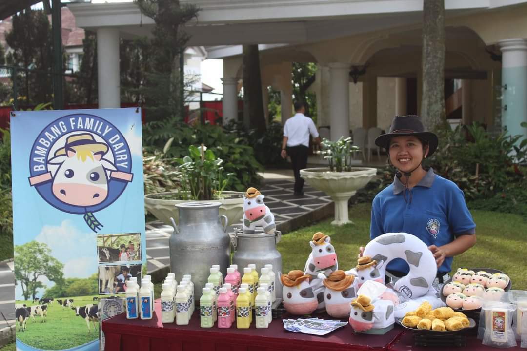 Seru! Belajar Sambil Mencicipi Aneka Olahan Susu di Kedai Susu Bambang Family Dairy