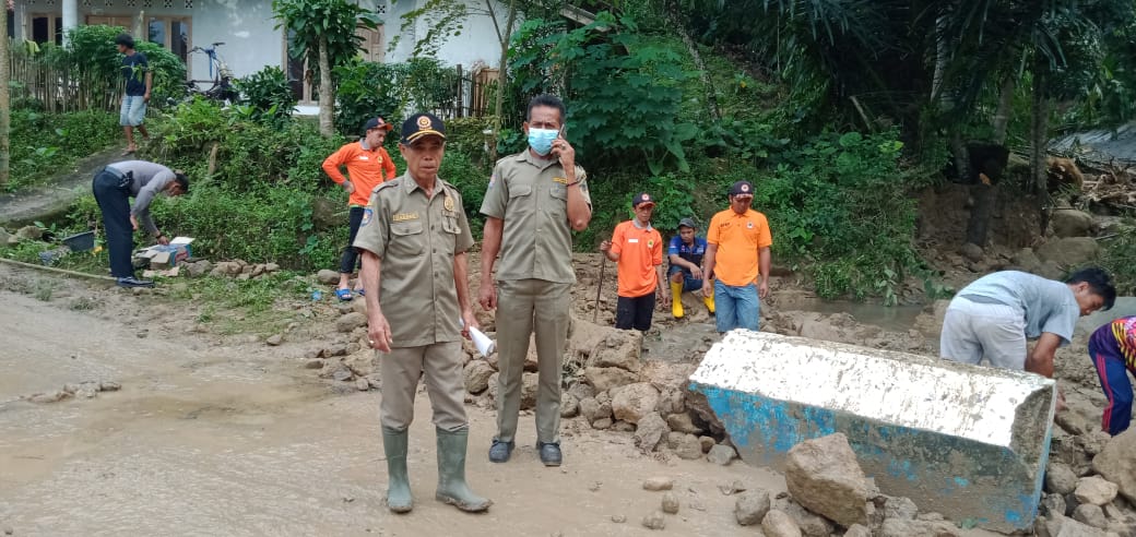 Longsor Terjang Leles Cianjur Selatan, Arus Lalin Sempat Terhambat