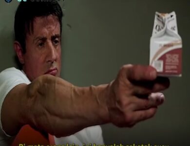 Dimata orang lain ini hanyalah sekotak susu, tapi di matanya inilah kunci untuk kabur. Ia mengupasnya mengeluarkan bagian film tipis lalu dibersihkan