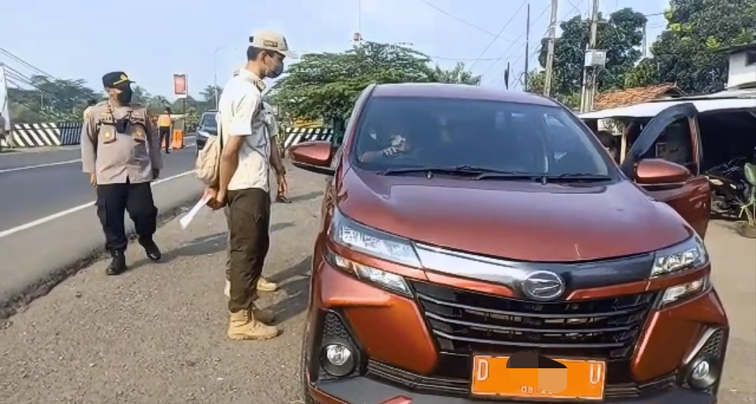 Mobil Pelat Merah Ikut Diputar Balik di Penyekatan Cianjur - Bandung Barat