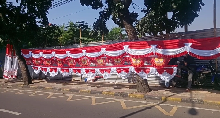 Pedagang Bendera Merah Putih Mulai Menjamur di Cianjur