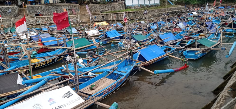 Cuaca Ekstrem, Ratusan Nelayan di Pantai Jayanti Cidaun Tidak Bisa Melaut