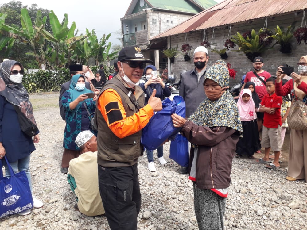 Forum Cipanas Peduli Salurkan Puluhan Paket Sembako pada Masyarakat Terdampak Covid-19