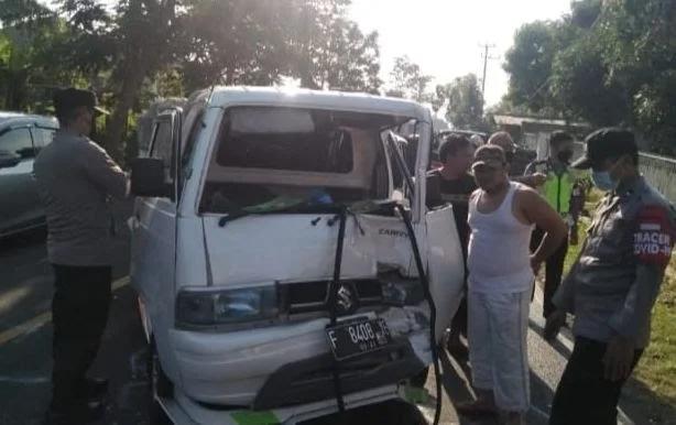 Tiga Mobil Pickup Pengangkut Hasil Pertanian Tabrakan Beruntun di Cugenang