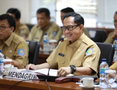 Mendagri Tegur 10 Kepala Daerah yang Belum Bayar Insentif Nakes, Mana Saja?