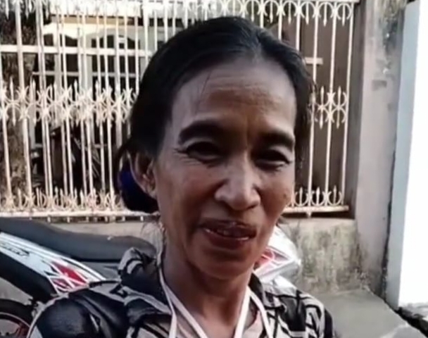 Viral! Wanita Asal Makassar Ini Mirip dengan Presiden Jokowi