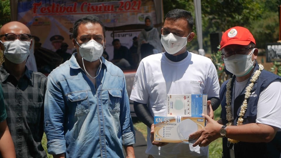 Lewat Tim CSR, PT Tiga Ikhwan Medical Bagikan Puluhan Ribu Masker untuk Warga Cianjur