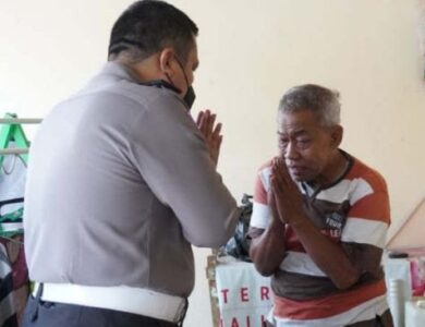 Viral! Pensiunan Polisi di Semarang jadi Manusia Silver, Polda Jateng Berikan Bantuan