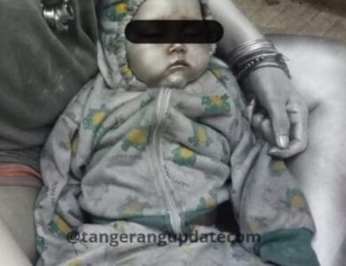 Tega! Seorang Bayi Dijadikan Manusia Silver di Tangsel, Warganet: Emosi Banget Liatnya