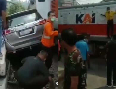 Viral! Kijang Innova Terserempet Kereta Api di Pasar Baru Merak, Begini Kondisinya