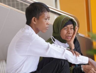 Viral, Seorang Ibu di Aceh Temani Anaknya Ikut Tes CPNS, Hasilnya Bikin Nangis!