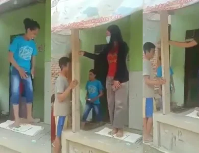 Viral! Empat Wanita Injak Al-Quran, Warganet: Semoga Diazab!