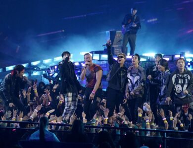 Duet Epic BTS dan Coldplay, Klik Link Nonton AMA 2021 di Sini!