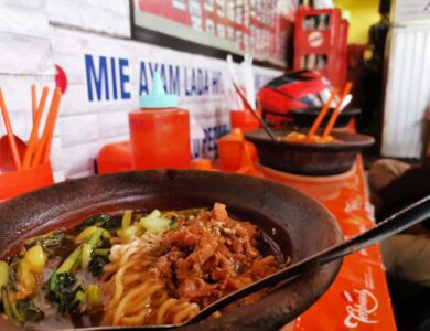 Nikmatnya Sajian Mie Ayam Coet Chef Wawan dengan Kuah Mendidih yang Istimewa
