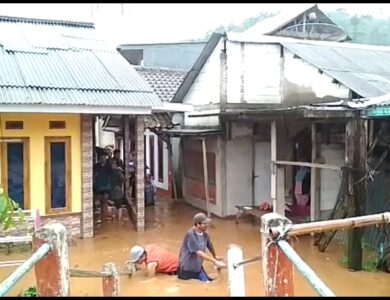 Cerita Warga Sukanagara saat Diterjang Banjir dan Longsor Sekaligus