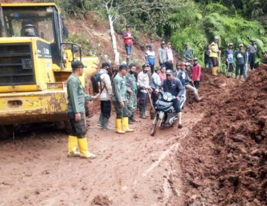 Longsor Kembali Terjang Sukanagara, Akses Jalan Antar Kecamatan Terputus