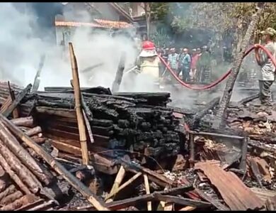Lupa Matikan Tungku Api, Rumah Panggung di Cibeber Kebakaran