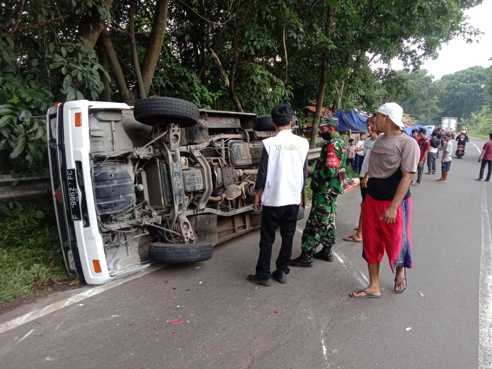 Kecelakaan, Ambulans Pembawa Jenazah Terguling di Cianjur