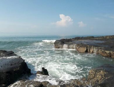 Terseret Gelombang, Pria Asal Cianjur Hilang di Pantai Karang Hawu