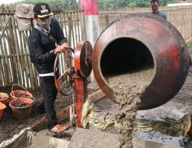 Tertunda karena Pandemi, Jalan Penghubung Dua Kampung di Ciranjang Akhirnya Dicor
