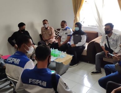 Buruh FSPMI Geruduk Disnakertrans, Tuntut UMK Cianjur Naik 10 Persen