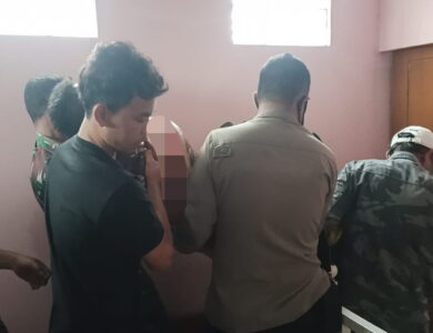 Perbaiki Talang Air, Seorang Warga di Warungkondang Kesetrum Listrik