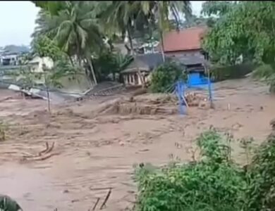 Air Sungai Ciloa Meluap, Tiga Desa di Garut Diterjang Banjir Bandang