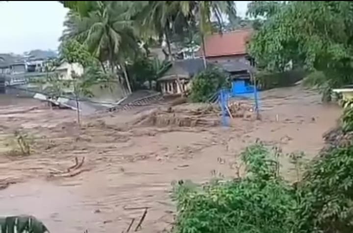 Air Sungai Ciloa Meluap, Tiga Desa di Garut Diterjang Banjir Bandang