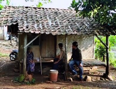Cerita Nenek 90 Tahun Asal Ciranjang, Hidup Sebatang Kara Tinggal di Rumah Reyot