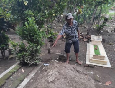 Viral, Mahasiswi Cantik Bunuh Diri di Samping Makam Ayahnya, Kisahnya Bikin Nangis!