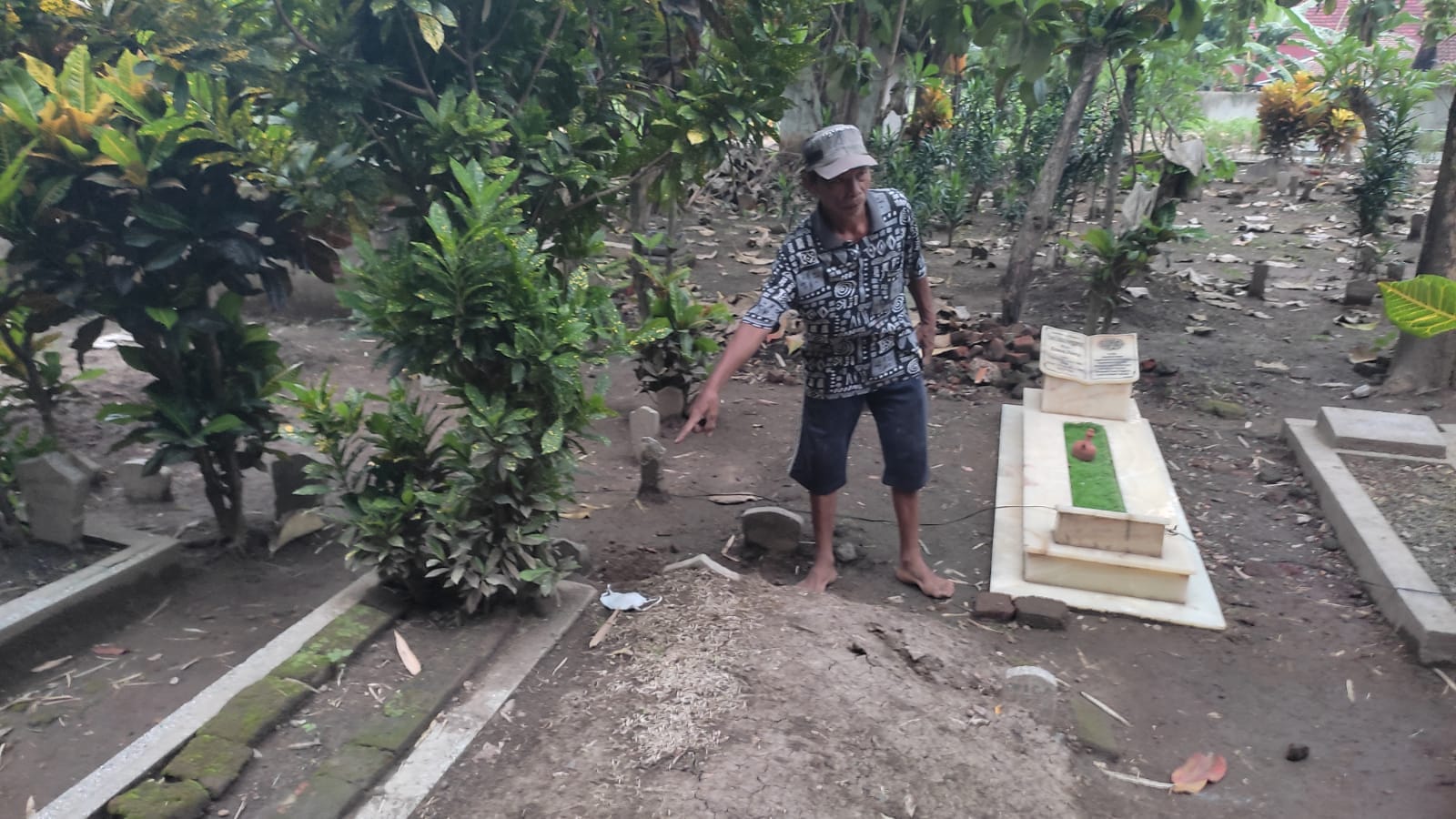 Viral, Mahasiswi Cantik Bunuh Diri di Samping Makam Ayahnya, Kisahnya Bikin Nangis!