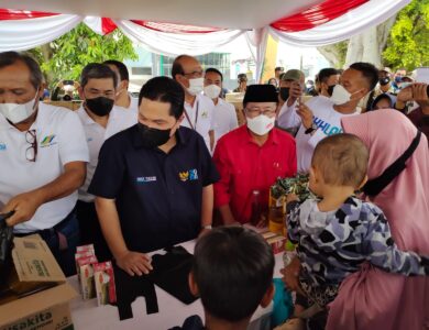 Erick Thohir Tinjau Langsung Operasi Pasar Minyak Goreng di Cianjur