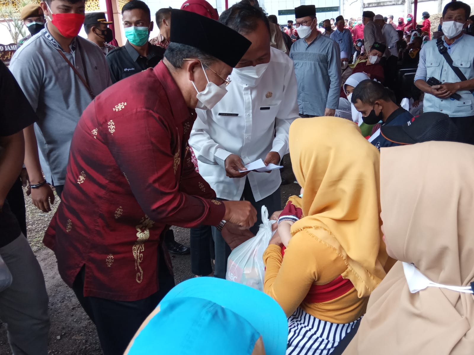 Le Eminence Salurkan Bantuan Sembako dan Santunan bagi Anak Yatim