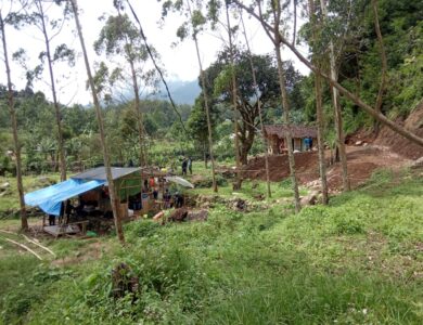 Dongkrak Ekonomi, Pemdes Cimacan Bangun Wisata Alam Pangsalatan