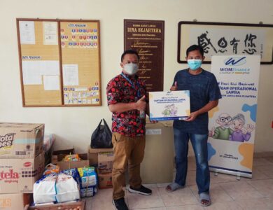 WOM Finance Peduli Lansia Cianjur, Berikan Donasi hingga Paket Sembako