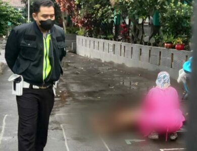 Geger! Seorang Guru Tewas Ditusuk Mantan Suami saat Mengajar