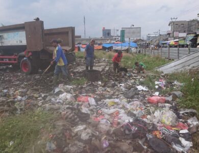 Sampah Menumpuk di Lahan Bekas Pasar Ciranjang Akhirnya Dibersihkan