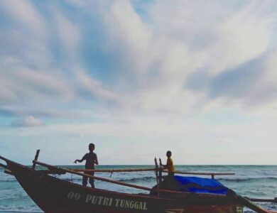Gelombang Tinggi, Nelayan Pantai Selatan Cianjur Masih Takut Melaut