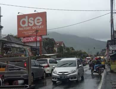 Jalur Puncak-Cianjur Terpantau Ramai pada Sabtu Petang