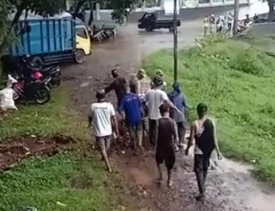 Seorang Pria Tewas Tersambar Petir Saat Asyik Memancing