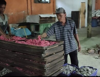 Minyak Goreng Mahal, Pabrik Kerupuk di Cianjur Terancam Gulung Tikar