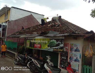 Angin Puting Beliung di Sukaresmi Rusak Sejumlah Rumah Warga