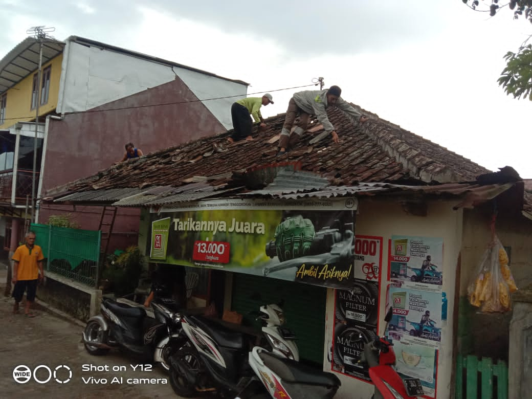 Angin Puting Beliung di Sukaresmi Rusak Sejumlah Rumah Warga