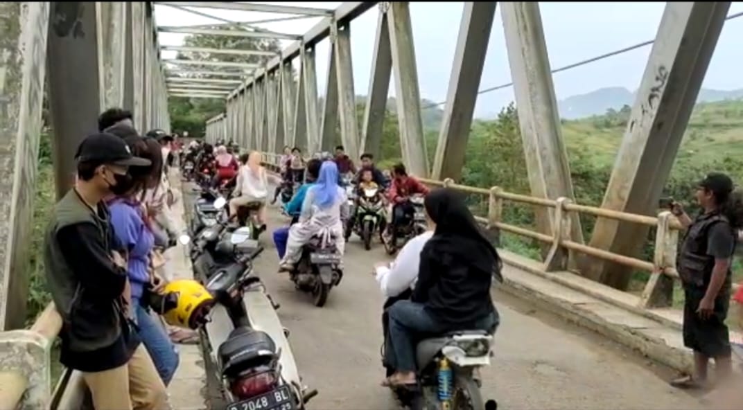 Jembatan Citarum Lama, Tempat Unik untuk Ngabuburit