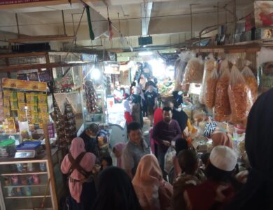 Pasar Cipanas Mulai Sesak Pengunjung Jelang Lebaran